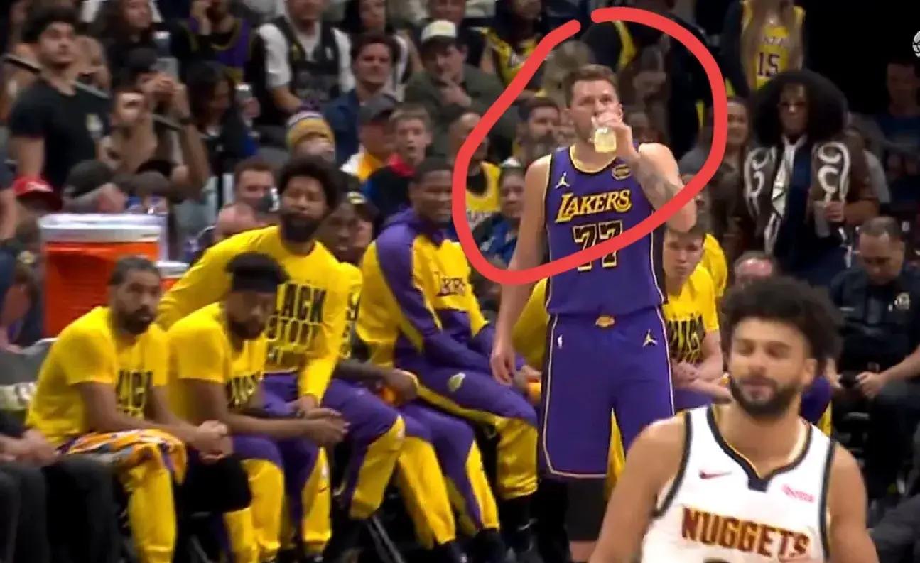 爱游戏-包含重返赛场引发热议！，东契奇在巴塞罗那比赛中险胜比赛高潮迭起的词条