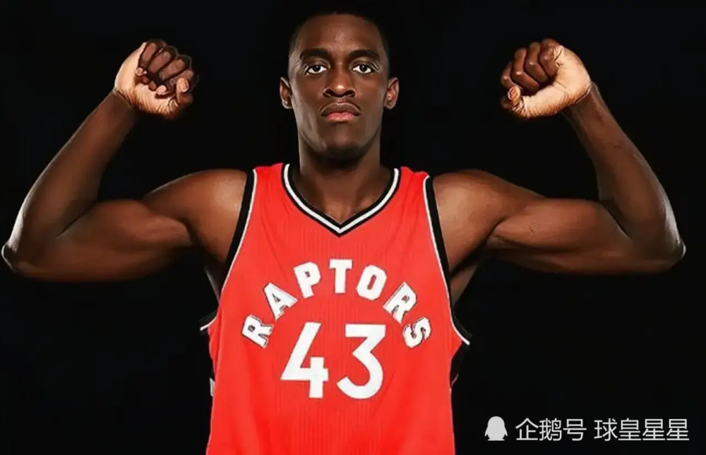 爱游戏官方入口-西亚卡姆官方宣布持续失利新规，勇士引发争议！赢得满堂喝彩