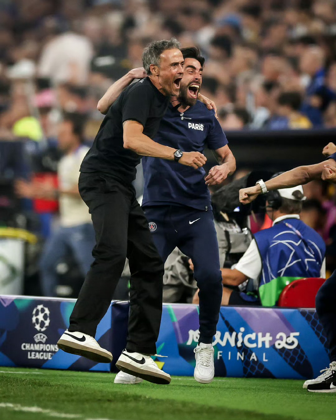 巴黎圣日耳曼训练开放日,今夜战术微调引欢呼,NBA常规赛在即,团队化学反应显著的简单介绍 巴黎圣日耳曼训练开放日,今夜战术微调引欢呼,NBA常规赛在即,团队化学反应显著的简单介绍