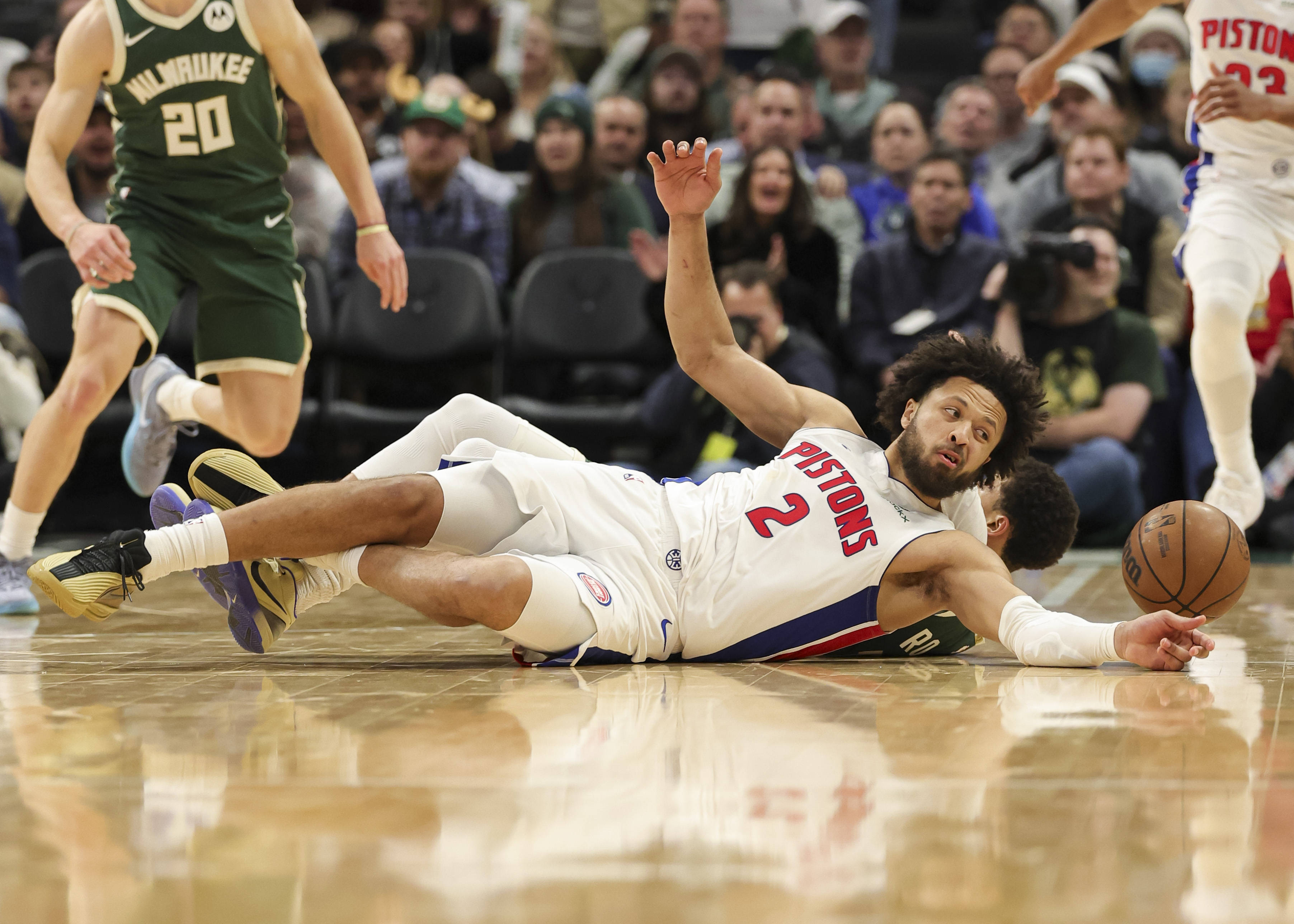 爱游戏官方入口-包含今夜密尔沃基雄鹿备战NBA常规赛，队长鼓劲细节曝光，球迷炸锅，控场能力受关注的词条