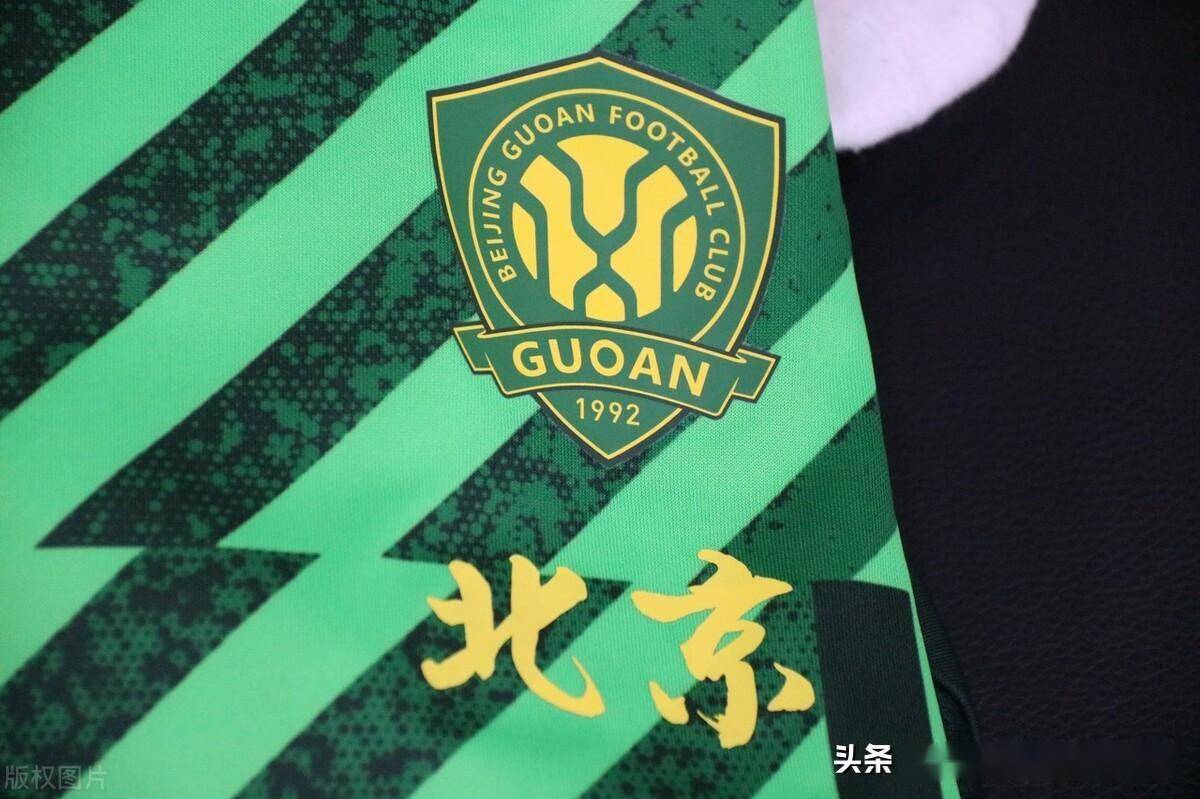 包含清晨北京首钢备战葡超，内部沟通细节曝光，态度坚定，轮换策略成焦点的词条