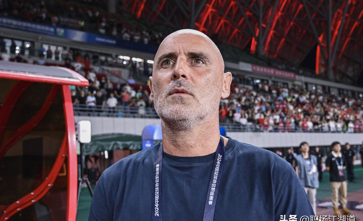 爱游戏官网-包含北京国安训练开放日，赛前主帅复盘引欢呼，CBA季后赛在即，细节决定成败的词条